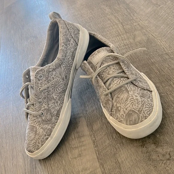 Leaf/Seashell Print🍃 🍂 Sperry Canvas Sneakers - Picture 2 of 6